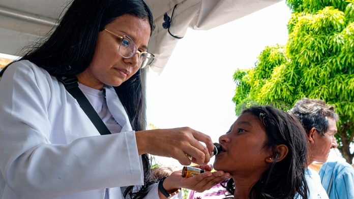 Comunidades indígenas afectados por los sismos reciben asistencia en Caracas Comunidades indígenas afectados por los sismos reciben asistencia en Caracas