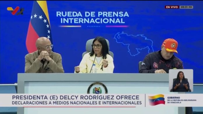Presidenta (E) Delcy Rodriguez: "Ahorita no hay espacio para la politiquería, el único espacio que hay es la unión" DeLcy Rodríguez