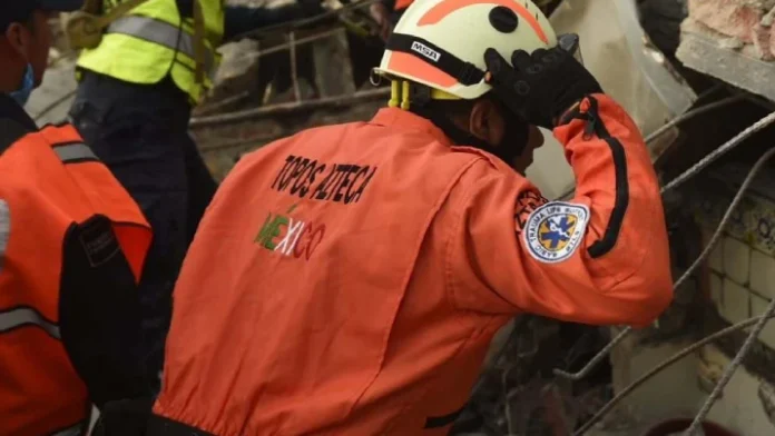 Socorrista mexicano explica importancia de prueba del silencio en rescate de personas tras sismos Socorrista mexicano explica importancia de prueba del silencio en rescate de personas tras sismos
